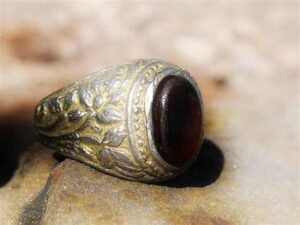 Illuminati ring red stone